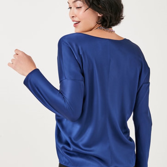 NWT gorgeous navy blue top - Picture 3 of 4
